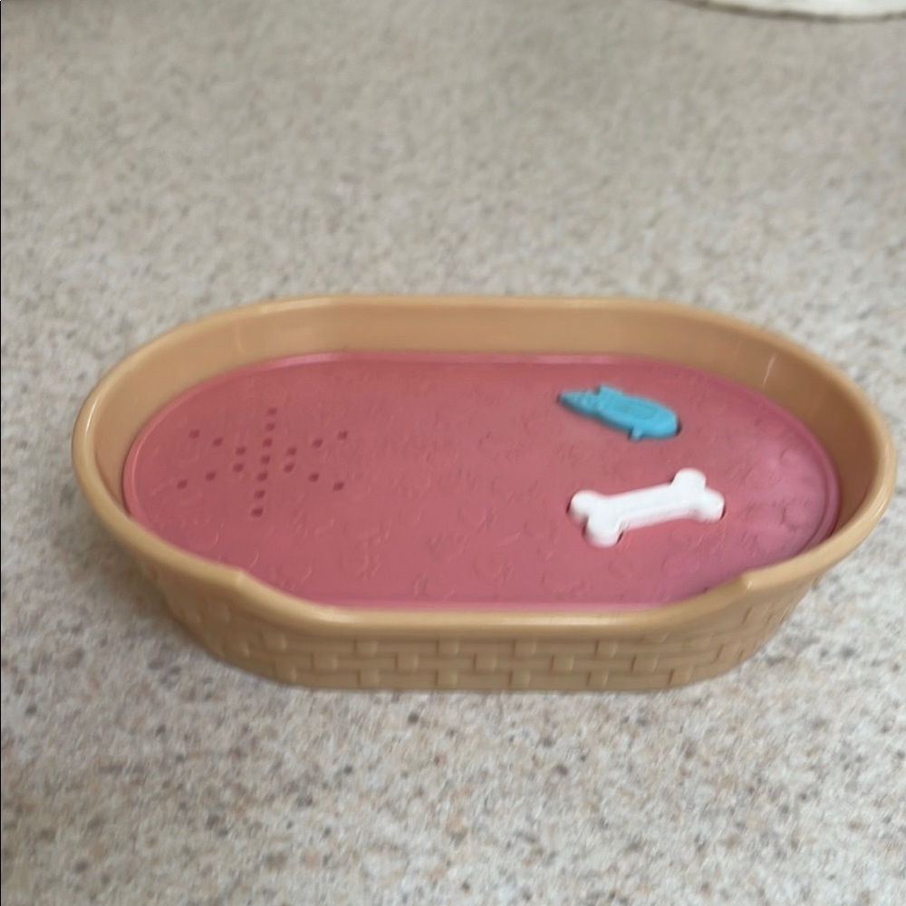 VTG 1995 Barbie pet bed pink, oval-shaped makes cat/dog noises press mouse/bone - Picture 5 of 8